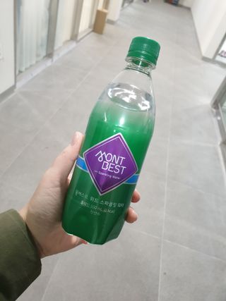 몽베스트 Montbest with Sparkling water Plain 20병 — 5점을 준 리뷰어가 2021년 11월 올린 사용 사진