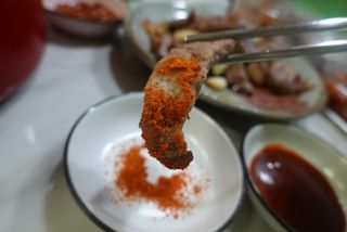 [서울시스터즈] 김치시즈닝 국내 최초 뿌려먹는 김치파우더 100g 1개+ 신제품 고추장 핫소스 185g 1개 — 5점을 준 리뷰어가 2021년 9월 올린 사용 사진
