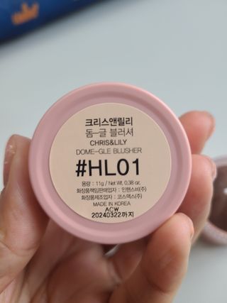 [크리스앤릴리] 돔-글 컨투어링 블러셔 — 4점을 준 리뷰어가 2022년 8월 올린 사용 사진