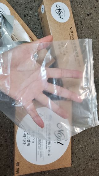 노플(NOPL) 노플 친환경 바이오 산화 생분해  항균 일회용 위생 비닐장갑 100매 + 지퍼백 소형, 대형 — 5점을 준 리뷰어가 2021년 10월 올린 사용 사진