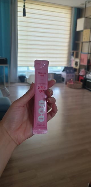 페페로니 잘 먹는 캣츄 - 알래스카 연어 24개입 — 5점을 준 리뷰어가 2021년 7월 올린 사용 사진