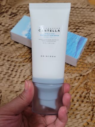 [스킨1004] 마다가스카르 센텔라 히알루-시카 워터핏 선세럼 50ml — 5점을 준 리뷰어가 2024년 5월 올린 사용 사진