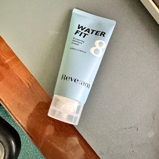 나우 [리브엠]피부 속부터 겹겹이, 촘촘하게! 워터핏8중 수분착붙 크림 — 4.5점을 준 리뷰어가 2024년 12월 올린 사용 사진