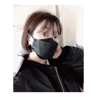 위케어 KF94 마스크 숨쉬기편한 귀안아픈마스크 국산원부자재 사용 식약처 승인 마스크 — 5점을 준 리뷰어가 2021년 3월 올린 사용 사진