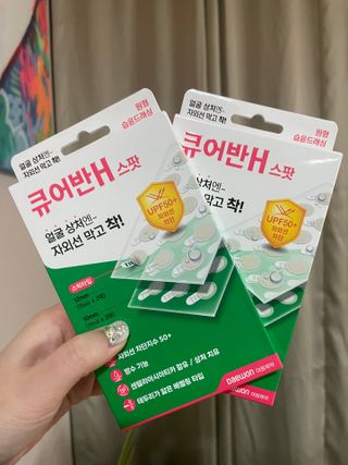 [큐어반H 스팟] 자외선 99프로 차단되는 스틱타입 스팟밴드(1팩 / 66매입) — 4점을 준 리뷰어가 2023년 1월 올린 사용 사진