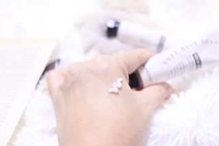 멈칫(MUMCHIT) 넥퍼퓸 NECKPERFUME 2가지 향 — 5점을 준 리뷰어가 2021년 11월 올린 사용 사진