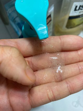 벨먼 내추럴스파 수분광채 스크럽 바디워시 600ml 5종 — 5점을 준 리뷰어가 2022년 5월 올린 사용 사진
