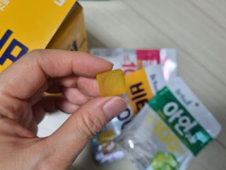 닥터유구미 닥터유 콜라겐 비타민 아연 구미 — 4점을 준 리뷰어가 2021년 6월 올린 사용 사진