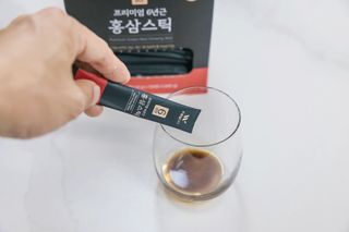 [푸름웰니스] 프리미엄 6년근 홍삼스틱 3mg x 100포 — 5점을 준 리뷰어가 2022년 6월 올린 사용 사진