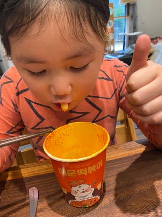 유비쿡 컵떡볶이 매운컵떡볶이2개/ 짜장컵떡볶이 2개  총 4개세트 — 4점을 준 리뷰어가 2021년 3월 올린 사용 사진