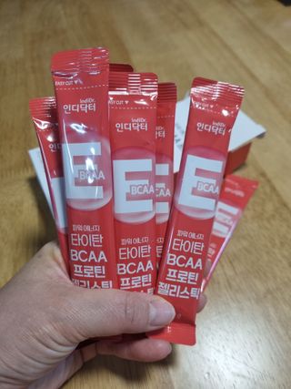 [인디닥터] 타이탄 BCAA 프로틴 젤리스틱 — 4점을 준 리뷰어가 2022년 5월 올린 사용 사진