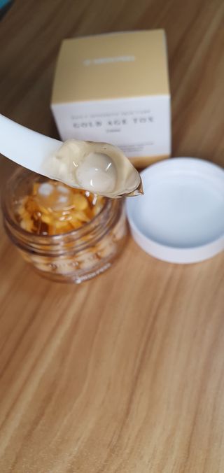 메디필 골드 에이지 톡스 크림 — 5점을 준 리뷰어가 2020년 12월 올린 사용 사진