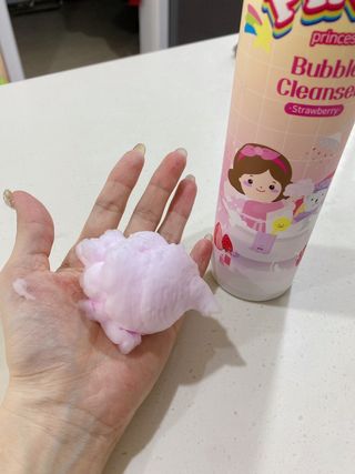 주식회사 권브라더스 [권브라더스] 목욕놀이 필수템, 핑키공주 유아버블클렌저 300ml 대용량 몽글몽글 구름 속 딸기향 — 5점을 준 리뷰어가 2022년 1월 올린 사용 사진