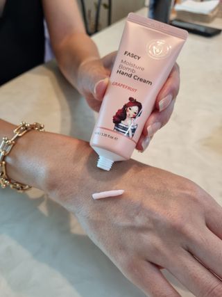 파시 FASCY 高保湿ハンドクリーム40ml+80ml セット — 4점을 준 리뷰어가 2021년 8월 올린 사용 사진