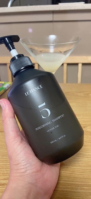 르핸스 퍼포밍 5 샴푸 비반트 포렛/베티버 포그 — 5점을 준 리뷰어가 2022년 12월 올린 사용 사진