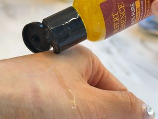 데저트에센스 비정제냉압착 퓨어 호호바오일 59ml — 5점을 준 리뷰어가 2023년 10월 올린 사용 사진