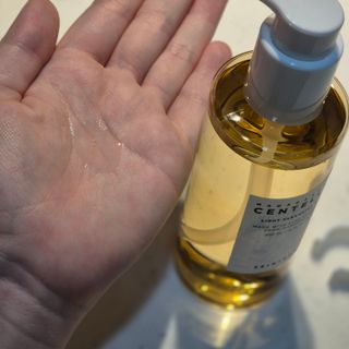 스킨1004 [SKIN1004] 마다가스카르 센텔라 라이트 클렌징 오일 200ml — 5점을 준 리뷰어가 2024년 7월 올린 사용 사진