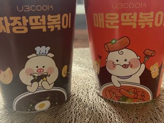 유비쿡 컵떡볶이 매운컵떡볶이2개/ 짜장컵떡볶이 2개  총 4개세트 — 4점을 준 리뷰어가 2021년 3월 올린 사용 사진