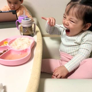 유비맘 캐릭터 실리콘 흡착 식판_색상 랜덤발송 — 5점을 준 리뷰어가 2021년 3월 올린 사용 사진