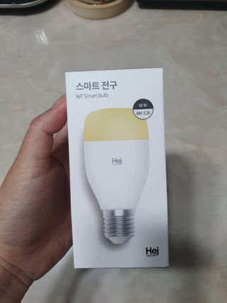 헤이홈 LED전구 화이트 스마트 전구 wifi 연결 스마트폰 연동 음성제어 원격제어 — 5점을 준 리뷰어가 2021년 5월 올린 사용 사진