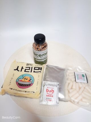 더밥  고추마녀 라볶이 +  나이스미 무설탕 현미후레이크 — 4점을 준 리뷰어가 2021년 10월 올린 사용 사진