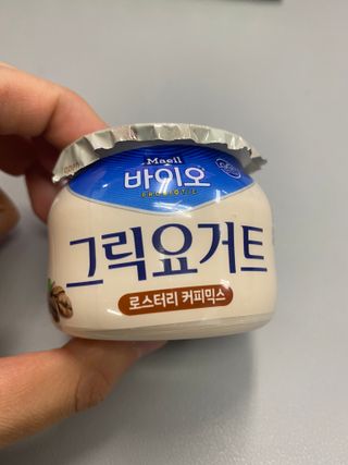 매일바이오 그릭요거트 오리지널 플레인 4개, 로스터리 커피믹스 4개 — 4점을 준 리뷰어가 2021년 12월 올린 사용 사진