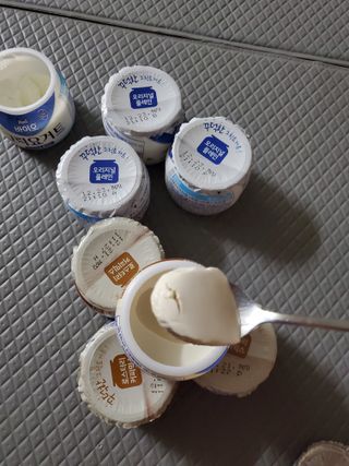 매일바이오 그릭요거트 오리지널 플레인 4개, 로스터리 커피믹스 4개 — 1점을 준 리뷰어가 2021년 12월 올린 사용 사진