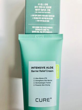 김정문알로에 큐어 큐어 인텐시브 알로에 배리어 릴리프 크림 100g — 5점을 준 리뷰어가 2021년 4월 올린 사용 사진