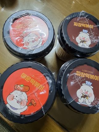 유비쿡 컵떡볶이 매운컵떡볶이2개/ 짜장컵떡볶이 2개  총 4개세트 — 4점을 준 리뷰어가 2021년 3월 올린 사용 사진