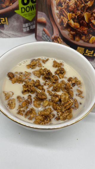 맛있게 먹어도 당 1g 대, 오!그래놀라 저당 통보리 — 5점을 준 리뷰어가 2025년 1월 올린 사용 사진