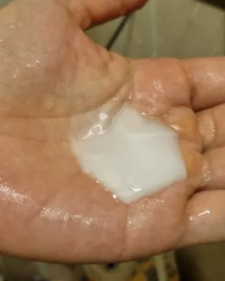 [HUREX] 휴렉스 볼류마이징 탈모완화 기능성 샴푸 150ml x 2개 — 3점을 준 리뷰어가 2021년 9월 올린 사용 사진