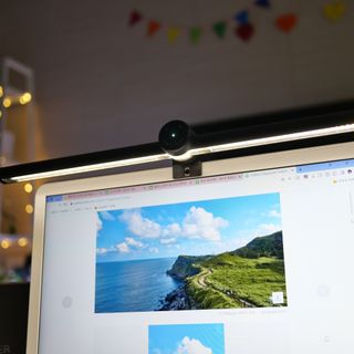TOMO GRAPHY 나 있을땐 환한 조명 나 없을땐 확실한 살균 ★ DESK LIGHT & STERILIZER [ON] ★ — 4점을 준 리뷰어가 2021년 11월 올린 사용 사진