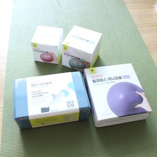[트라택] 홈 필라테스 SET [미니짐볼+웨이트볼(0.5kg&1kg+요가블럭] — 5점을 준 리뷰어가 2022년 7월 올린 사용 사진