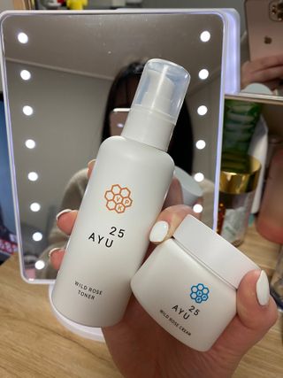 AYU25[아유트웬티파이브] 피부건강에 꼭 필요한 pH 약산성 와일드 로즈토너 — 5점을 준 리뷰어가 2021년 4월 올린 사용 사진