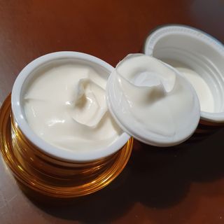 자민경 크레마카라콜 울트라 프로폴리스 하이드라 인텐스 크림 50ml — 5점을 준 리뷰어가 2021년 1월 올린 사용 사진