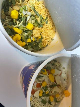 NISSIN 닛신 컵누들  4종 - 씨푸드오리지날, 씨푸드 스파이시, 씨푸드 커리, 씨푸드 XO소스 — 5점을 준 리뷰어가 2022년 12월 올린 사용 사진