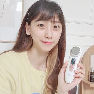 올인원 피부관리 이야 갈바닉 마사지기 — 5점을 준 리뷰어가 2023년 3월 올린 사용 사진