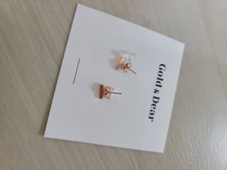 [골드앤디어]14k 미니 스틱 바 귀걸이_3color — 5점을 준 리뷰어가 2021년 7월 올린 사용 사진