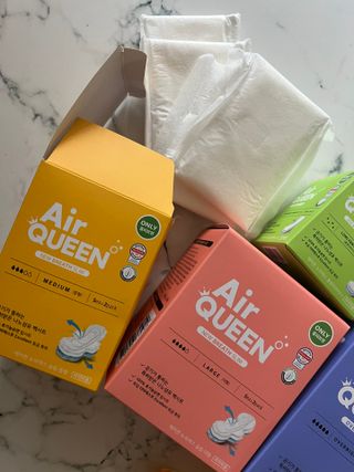 에어퀸 뉴브레스 유기농 생리대 4종 (팬티라이너 20P + 중형 10P + 대형 10P + 오버나이트 8P)_체험단 — 4점을 준 리뷰어가 2024년 8월 올린 사용 사진