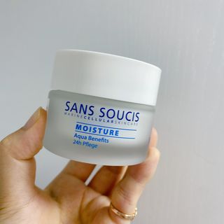 산수시 아쿠아 베네핏 24h 수부지 물광 속건조 수분크림 50ml — 5점을 준 리뷰어가 2021년 7월 올린 사용 사진