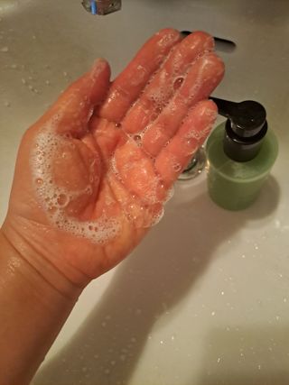 프리마인 메이크업과 들뜨는 각질까지 한방에 깐달걀로! 순하기까지한 셀베이스 그린티클렌저(200ml) — 4점을 준 리뷰어가 2023년 5월 올린 사용 사진