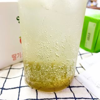 [복음자리] 바리스타 패키지 2종 랜덤발송 (딸기스무디 스틱+샤인머스캣에이드 or 망고스무디+자몽에이드) — 5점을 준 리뷰어가 2022년 7월 올린 사용 사진