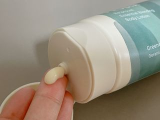 [후르디아] 올리브영 저자극 비건바디로션 — 5점을 준 리뷰어가 2023년 1월 올린 사용 사진