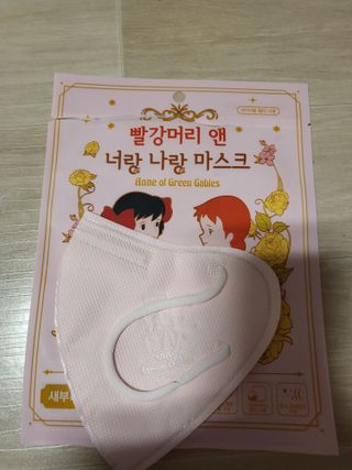 [숨그림]  덴탈마스크 짱구 우리아이 그리고 내가 쓰는 믿을수있는 케릭터 마스크  16종 — 5점을 준 리뷰어가 2021년 11월 올린 사용 사진