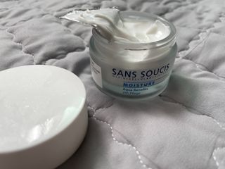 산수시 아쿠아 베네핏 24h 수부지 물광 속건조 수분크림 50ml — 5점을 준 리뷰어가 2021년 8월 올린 사용 사진