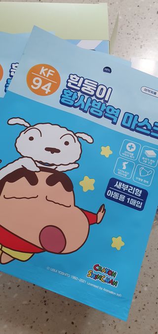 [숨그림]  덴탈마스크 짱구 우리아이 그리고 내가 쓰는 믿을수있는 케릭터 마스크  16종 — 5점을 준 리뷰어가 2021년 10월 올린 사용 사진
