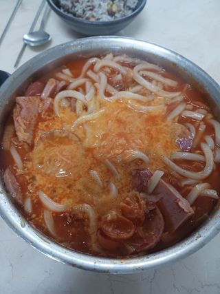 프레시지 *구매평/[쵸이닷직원食당]이태원식부대찌개_455G — 4.5점을 준 리뷰어가 2025년 9월 올린 사용 사진