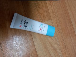 리더스코스메틱 리더스 카밍 바이오틱스 선 에센스 SPF 50+ PA++++ — 5점을 준 리뷰어가 2022년 4월 올린 사용 사진
