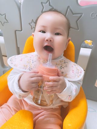 유비맘 샘방지 PPSU 빨대컵_컬러 랜덤 발송 — 5점을 준 리뷰어가 2020년 12월 올린 사용 사진