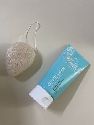 오투에니원 화이트 스완 퍼펙트 폼 클렌징 150g 퍼프증정 — 5점을 준 리뷰어가 2022년 12월 올린 사용 사진